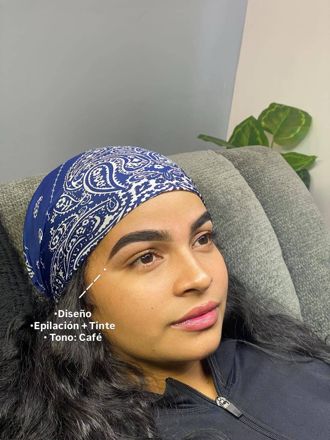 Diseño de cejas con tinte